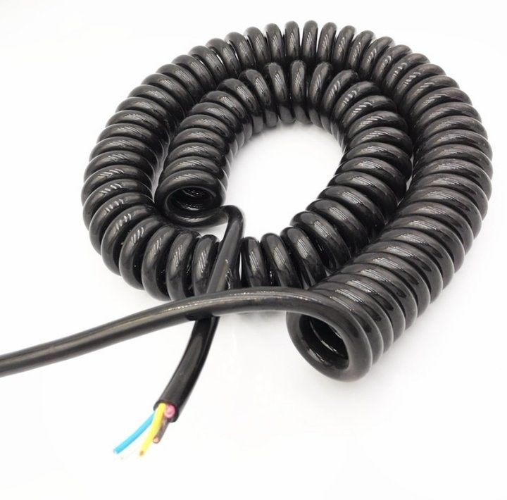Op maat gemaakte industriële besturingskabel voor hoogverwerkende apparatuur OEM-spiralkabel met UL-certificering