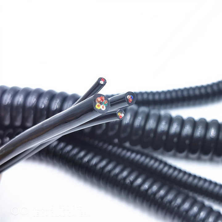 Op maat gemaakte industriële besturingskabel voor hoogverwerkende apparatuur OEM-spiralkabel met UL-certificering